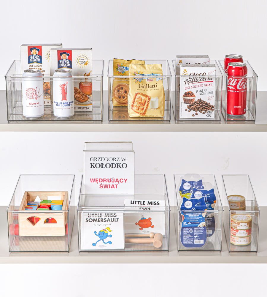 I contenitori KLAR con scomparti di BNB x VCN (extra lunghi, diverse dimensioni) ti aiutano a tenere in ordine scatole, barattoli, snack, giocattoli e libri su due ripiani.