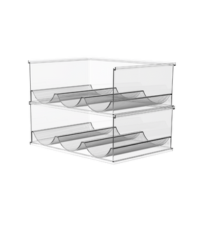 Der BNB x VCN Flaschenhalter KLAR - Set 2 Stk verfügt über einen doppelstöckigen Organizer aus klarem Acryl mit zwei ausziehbaren Netzschubladen zur Aufbewahrung von Flaschen, ideal für zylindrische Gegenstände, abgebildet auf einem schlichten weißen Hintergrund.