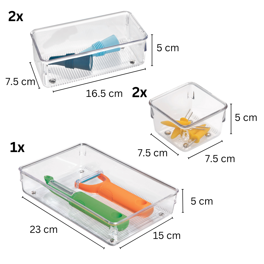 Das iDesign Schubladen Organizer-Set LINUS (5-teilig) enthält fünf durchsichtige Schalen in verschiedenen Größen: zwei 16,5×7,5×5 cm, zwei 7,5×7,5×5 cm und eine 23×15×5 cm - ideal, um Utensilien in der Schublade zu ordnen.