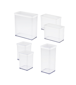 Sechs klare, rechteckige Kunststoffbehälter aus dem Vorratsdosen-Set LOFT (6-teilig) von Rotho, jeweils mit weißem Deckel, sind auf weißem Hintergrund abgebildet. Sie variieren in der Größe und sind ideal zum Organisieren Ihrer Speisekammer.
