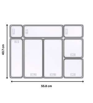 Das BNB x VCN Schubladen Organizer - Set KLAR - HOCH (8-Teilig) besteht aus acht klaren, rechteckigen Aufbewahrungsbehältern, die für eine einfache Schubladenorganisation nach Größe beschriftet sind und in einem Raster von 40,7 cm Höhe und 55,8 cm Breite angeordnet sind.